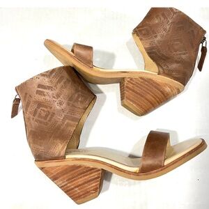 KOOLABURRA SANTA BARBARA PEONIE HEELED LEATHER SANDAL